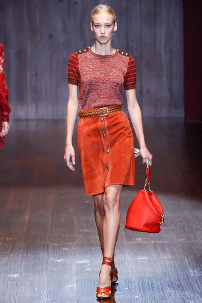 Look 16